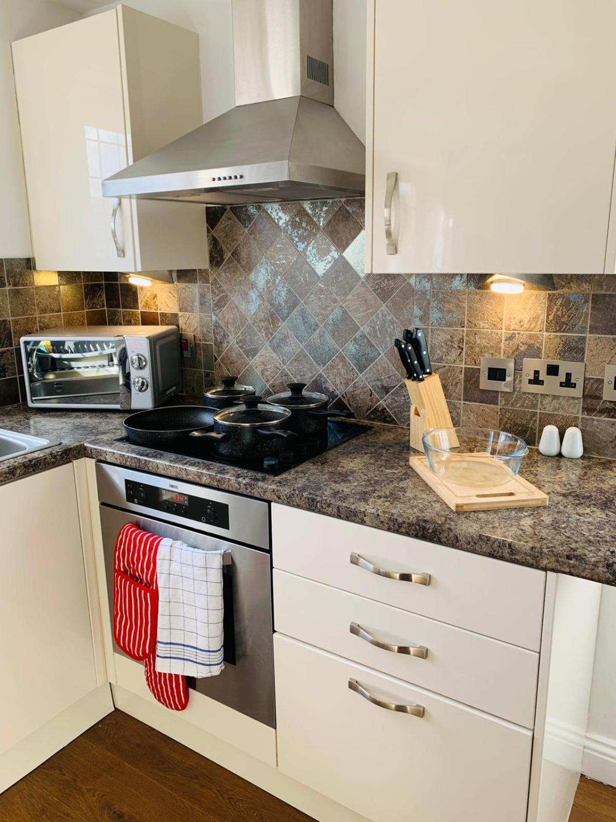 3Br House Ossett-Wakefield, Free Parking 3 Cars Wi Fi Long Stays المظهر الخارجي الصورة