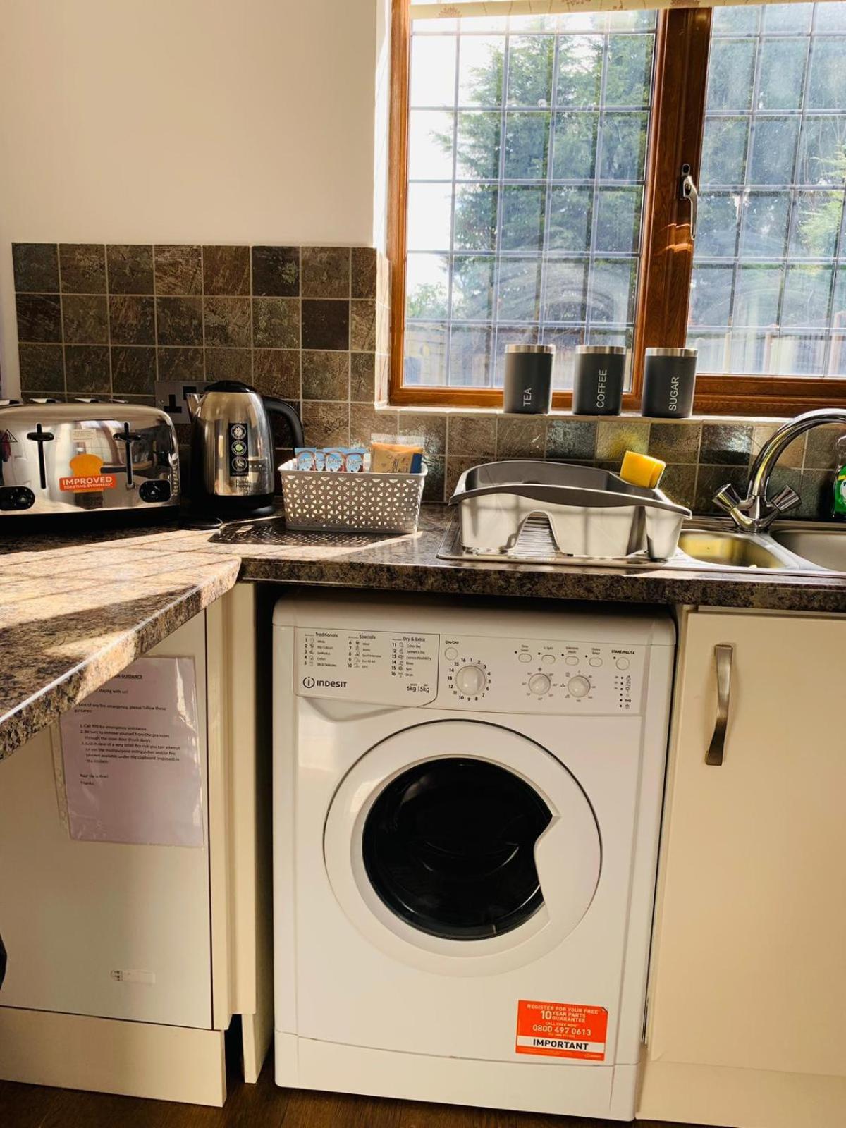 3Br House Ossett-Wakefield, Free Parking 3 Cars Wi Fi Long Stays المظهر الخارجي الصورة